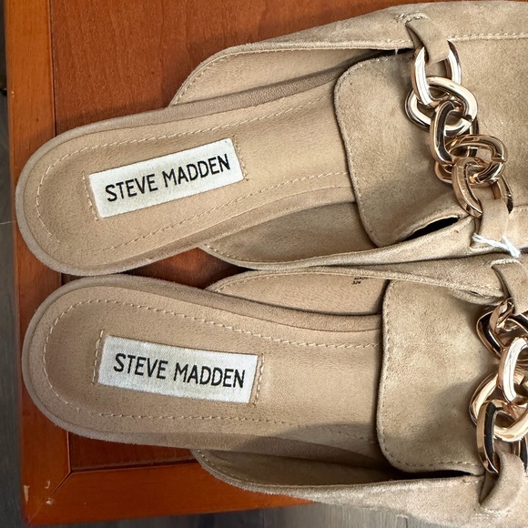 Steve Madden Faine Tan Suede Pointed Toe Slip-On Chain Detail Flats. Size: 8 - Picture 5 of 6